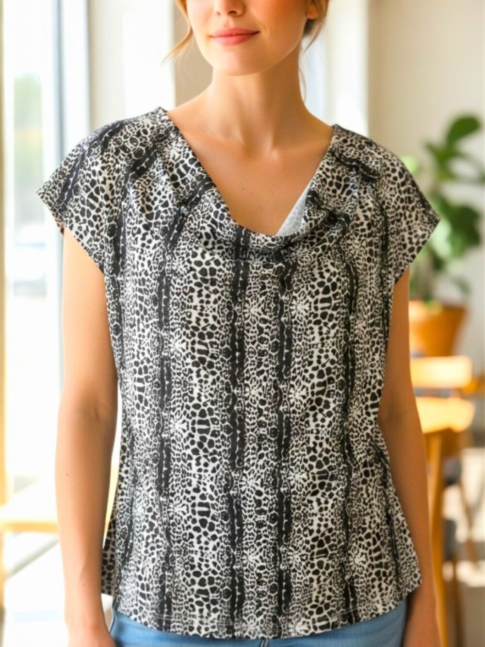 Pretty Cato Black & White Animal Print Cap Sleeve Cowl Neck Blouse Size S EUC